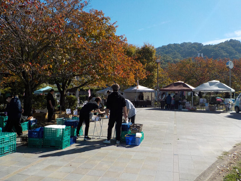 11月9日SAKURAZAKAマルシェ@東石切公園の様子