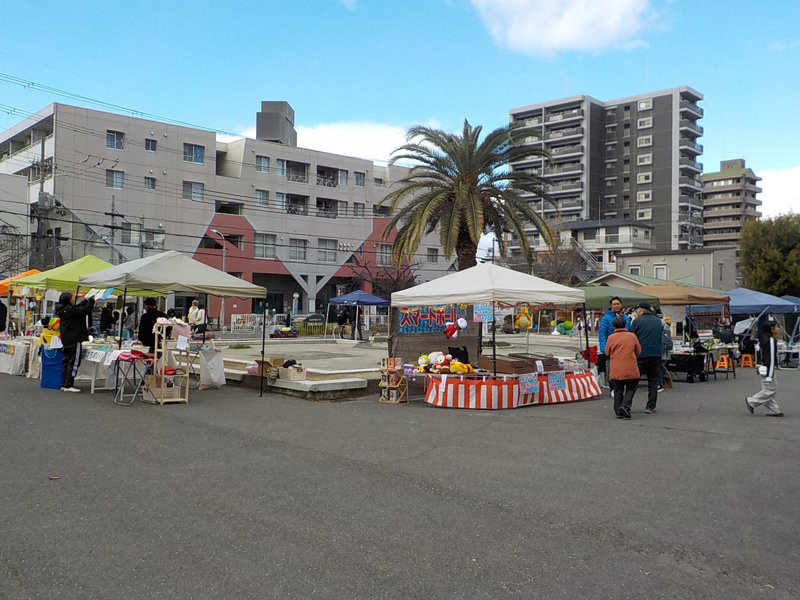 12月22日（日曜）、寺嶋公園で開催された「まんてんマルシェ」の様子