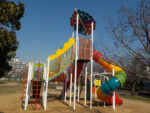 金岡公園、源氏ケ丘遊具広場のリニューアルした複合遊具