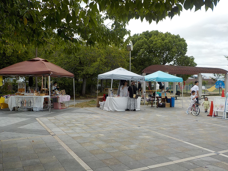 9/13(土)、東石切公園でのSAKURAZAKAマルシェテントの様子