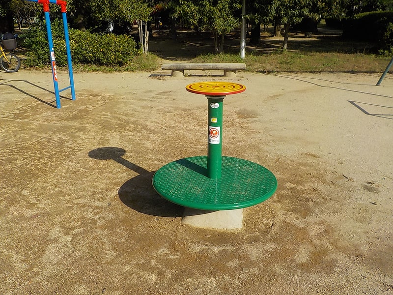 「こども広場」遊具:回転遊具