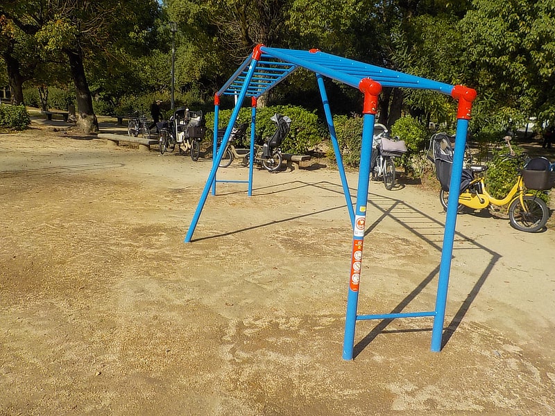 「こども広場」遊具:雲梯