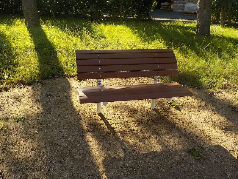 「こども広場」遊具:ベンチ