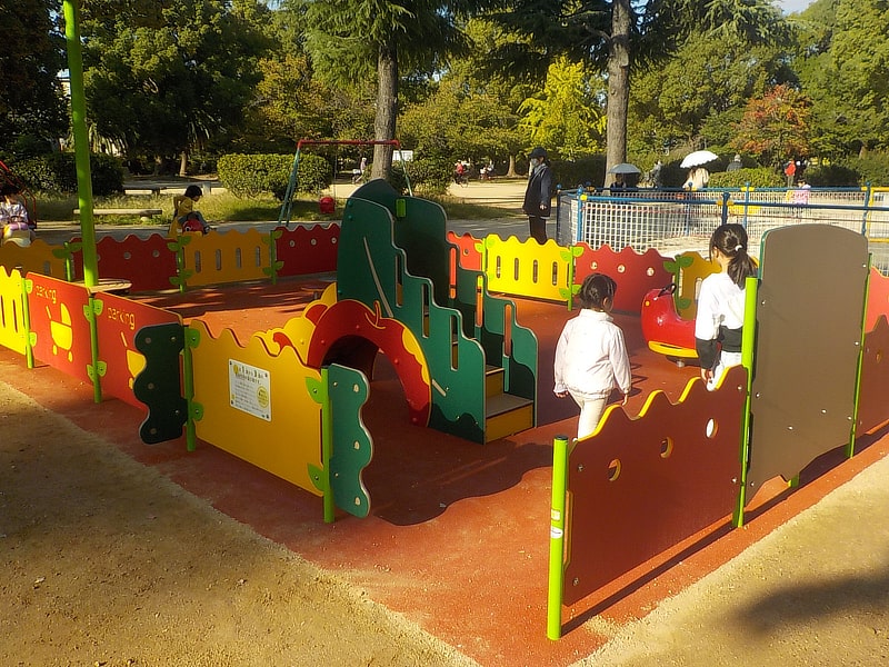 「こども広場」遊具:小さい子向け滑り台